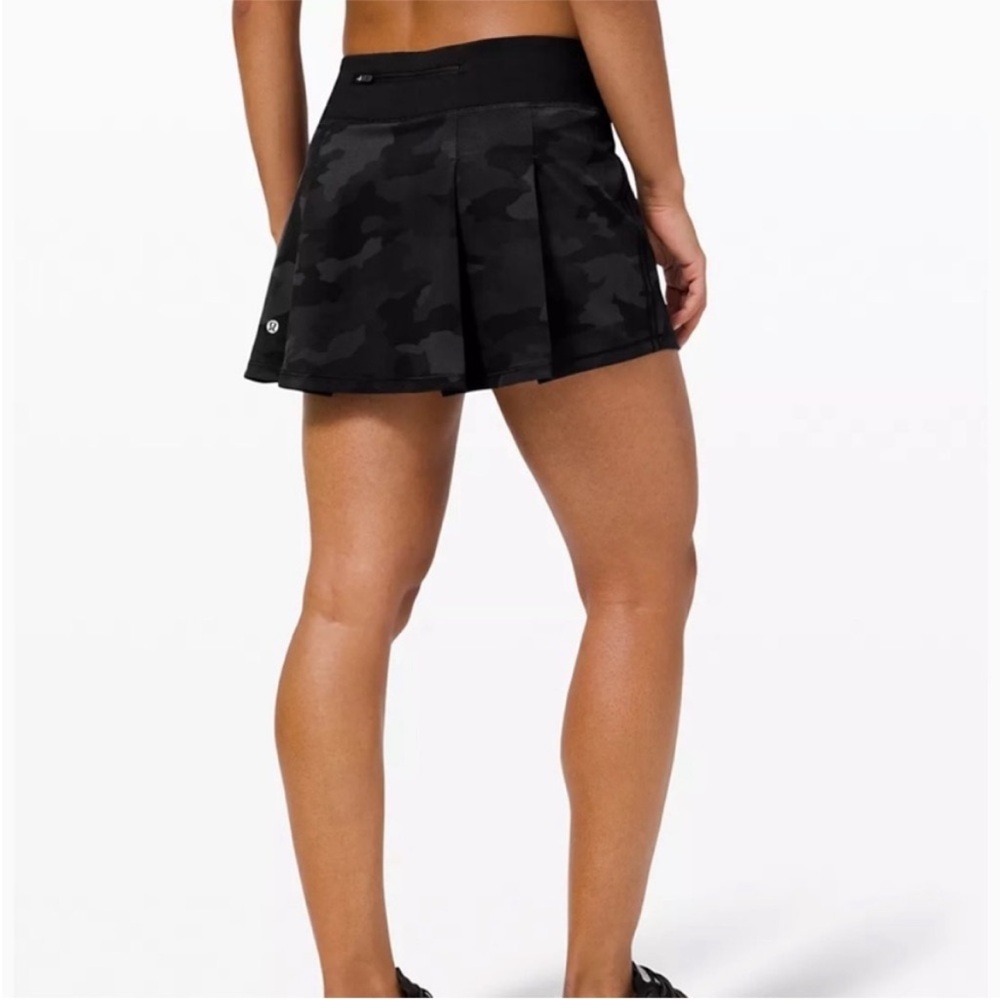 Like New- Lululemon- Pace Rival Skort- Black Camo- Sz 8- Non Slide- No Panels